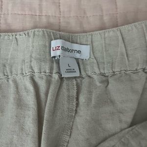 Khaki, linen pants. Cropped